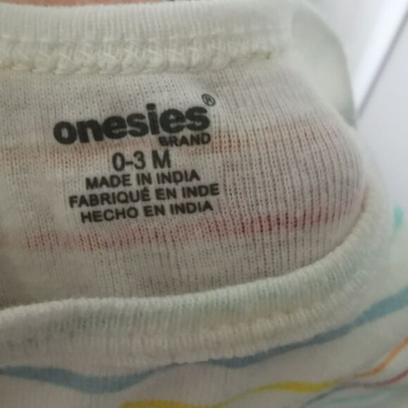 5/$10 Onesie brand short sleeve onesie size 0-3m - Picture 3 of 5